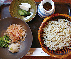 店の看板メニュー「おろしそば」1,000円